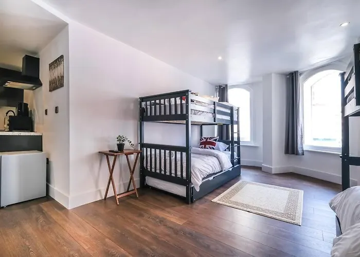 Quaint And Spacious Piccadilly Sleep 6 Vrd