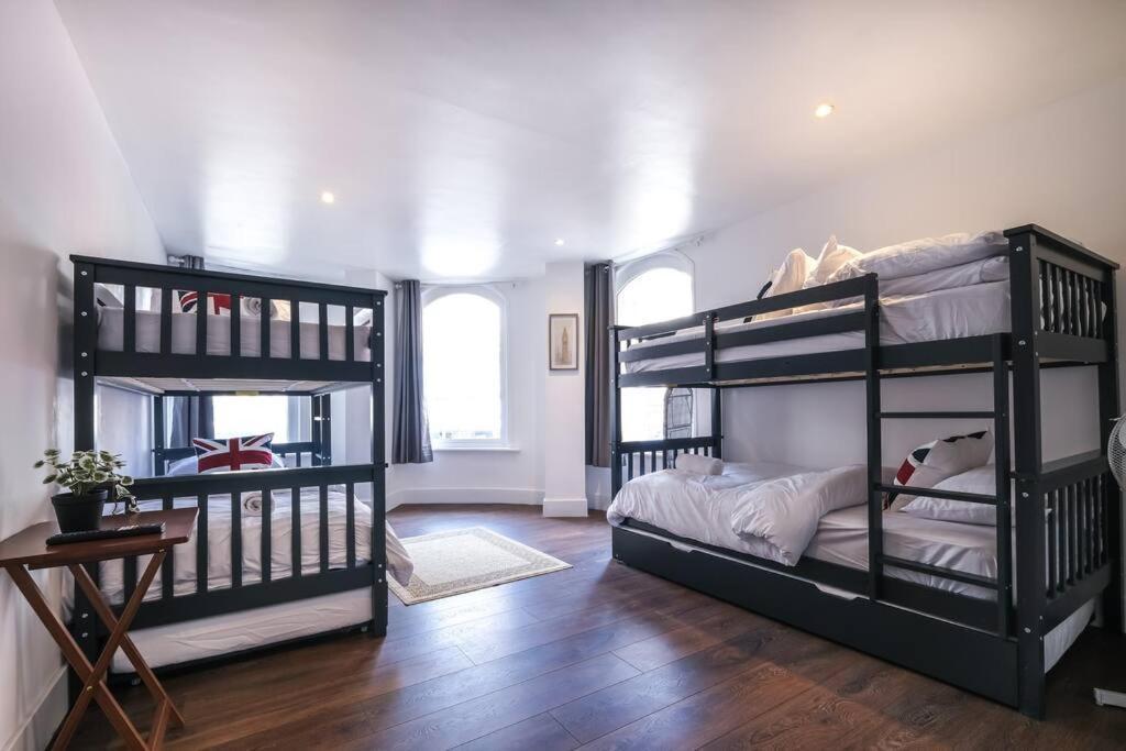 Apartment Quaint And Spacious Piccadilly Sleep 6 Vrd London
