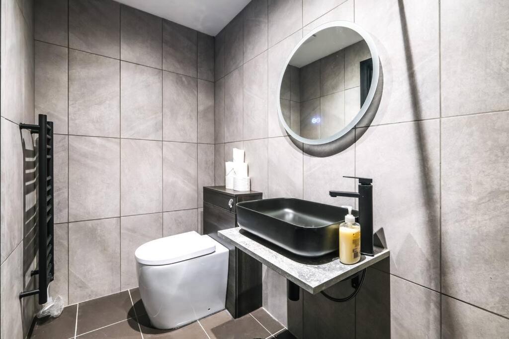 Quaint And Spacious Piccadilly Sleep 6 Vrd Apartment