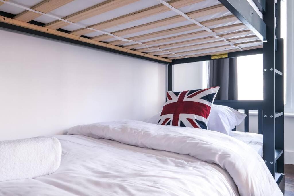 Quaint And Spacious Piccadilly Sleep 6 Vrd Apartment *