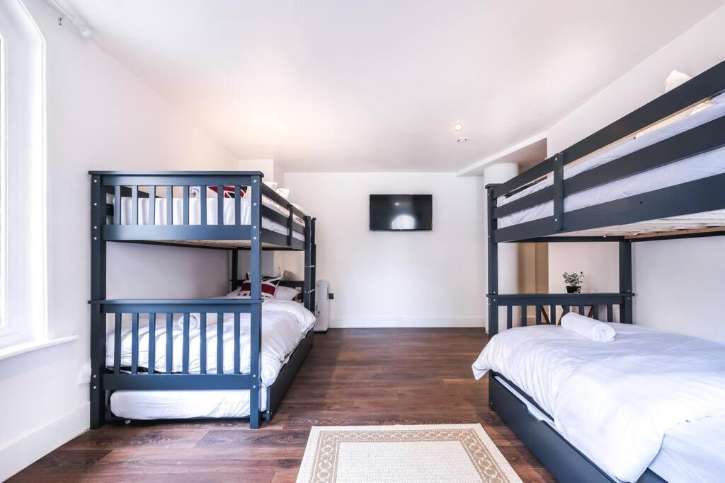 Apartment Quaint And Spacious Piccadilly Sleep 6 Vrd London