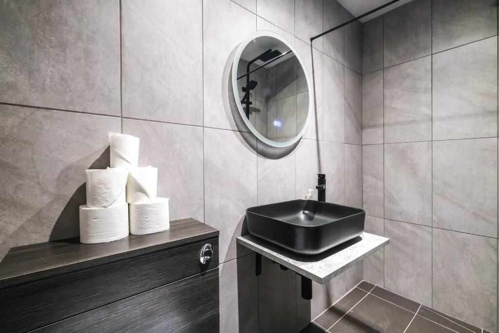 Quaint And Spacious Piccadilly Sleep 6 Vrd Apartment London